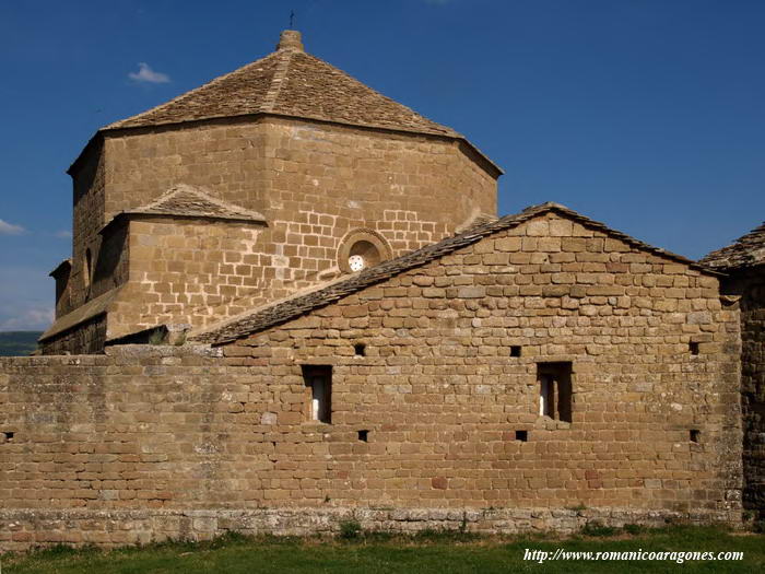 MURALLA DEL CASTILLO, EN FUNCIONES DE MURO DE CIERRE DE LA IGLESIA DE SAN PEDRO